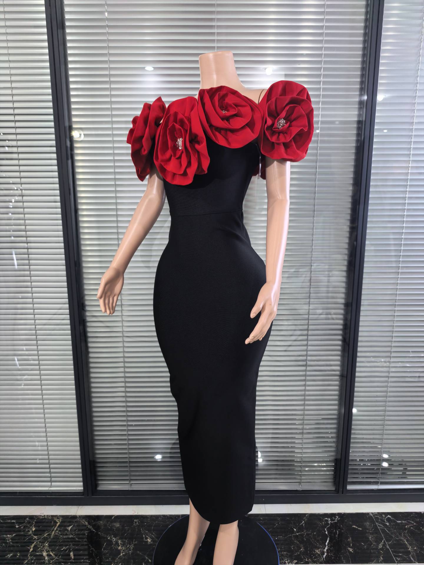빨간색과 흰색 여성용 섹시한 스트랩리스 큰 꽃무늬 오프 - Women'S Red Formal Wear 리뷰 및 가격